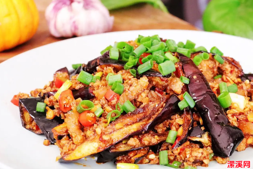 鱼香茄子的家常做法，步骤详细简单易学，酸甜微辣入味