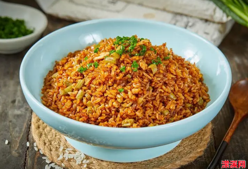 详细阅读:酱油炒饭最正宗的做法,教你做简单快手的酱油炒饭 酱油炒饭最正宗的做法,教你做简单快手的酱油炒饭