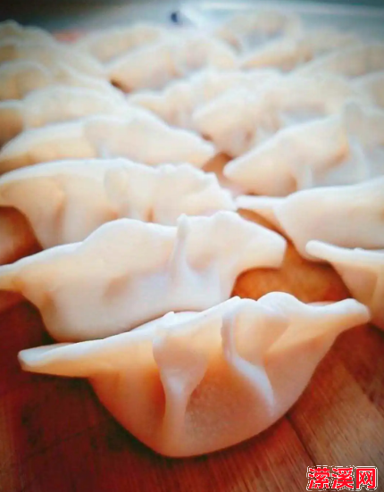 详细阅读:怎么煮冻饺子不粘不破,牢记2要点饺子劲道爽滑 怎么煮冻饺子不粘不破,牢记2要点饺子劲道爽滑