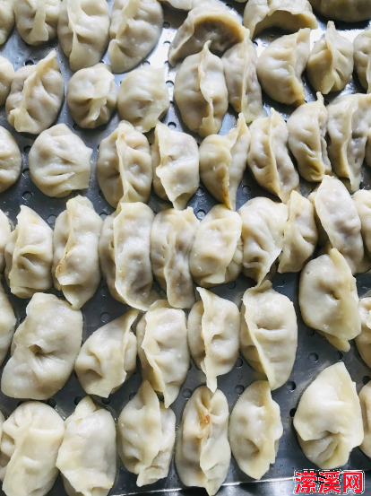 详细阅读:怎么煮饺子不会破皮,煮饺子是盖盖煮还是开盖煮 怎么煮饺子不会破皮,煮饺子是盖盖煮还是开盖煮