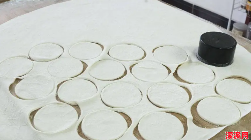 怎样做饺子皮又薄又不破，厨师长分享两种饺子皮的做法