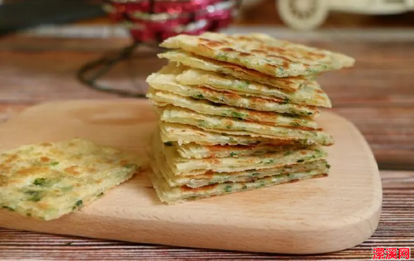 详细阅读:葱香千层饼的家常做法,一看就学会的葱香千层饼 葱香千层饼的家常做法,一看就学会的葱香千层饼