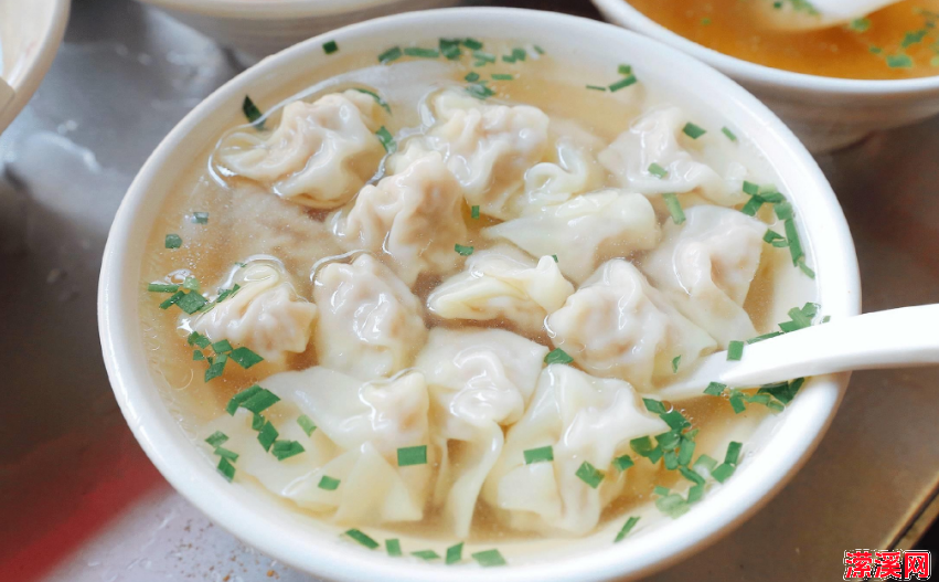 详细阅读:家常馄饨怎么煮才好吃,小白也能轻松学会的清汤馄炖 家常馄饨怎么煮才好吃,小白也能轻松学会的清汤馄炖