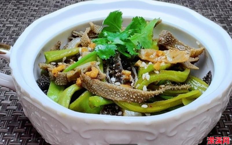爽口开胃贡菜拌毛肚，清新解腻佐餐佳选