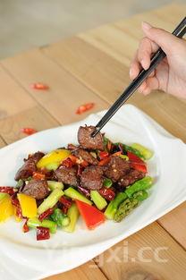 炒牛肉片怎么炒好吃又嫩,白菜炒牛肉片怎么炒好吃又嫩