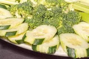 怎样清蒸鲈鱼,怎样在家自己做清蒸鲈鱼。