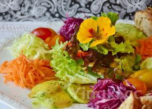 清蒸鲈鱼怎样做才好吃？怎样清蒸鲈鱼不腥