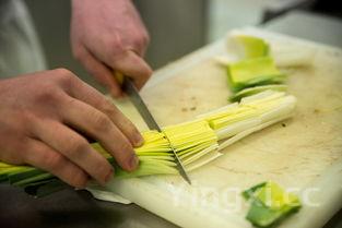 小脚粽子的包法图解,怎样包小脚粽子视频教程