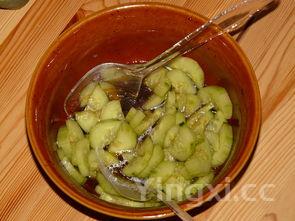 黄瓜炒洋葱怎么做好吃,炒洋葱怎么做好吃