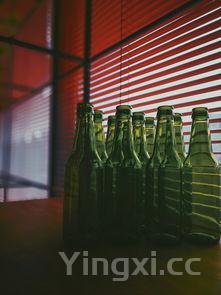 什么白酒不是白色？探寻那些打破常规颜色的别样佳酿