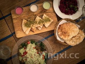 一家三口吃晚饭,一家三口晚餐食谱简单快速