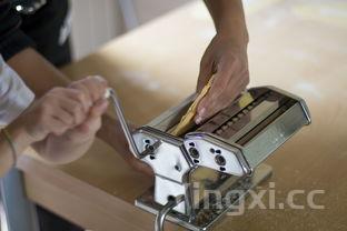 压面条机做面条的配方,压面条机家庭用自动,手动两用价格