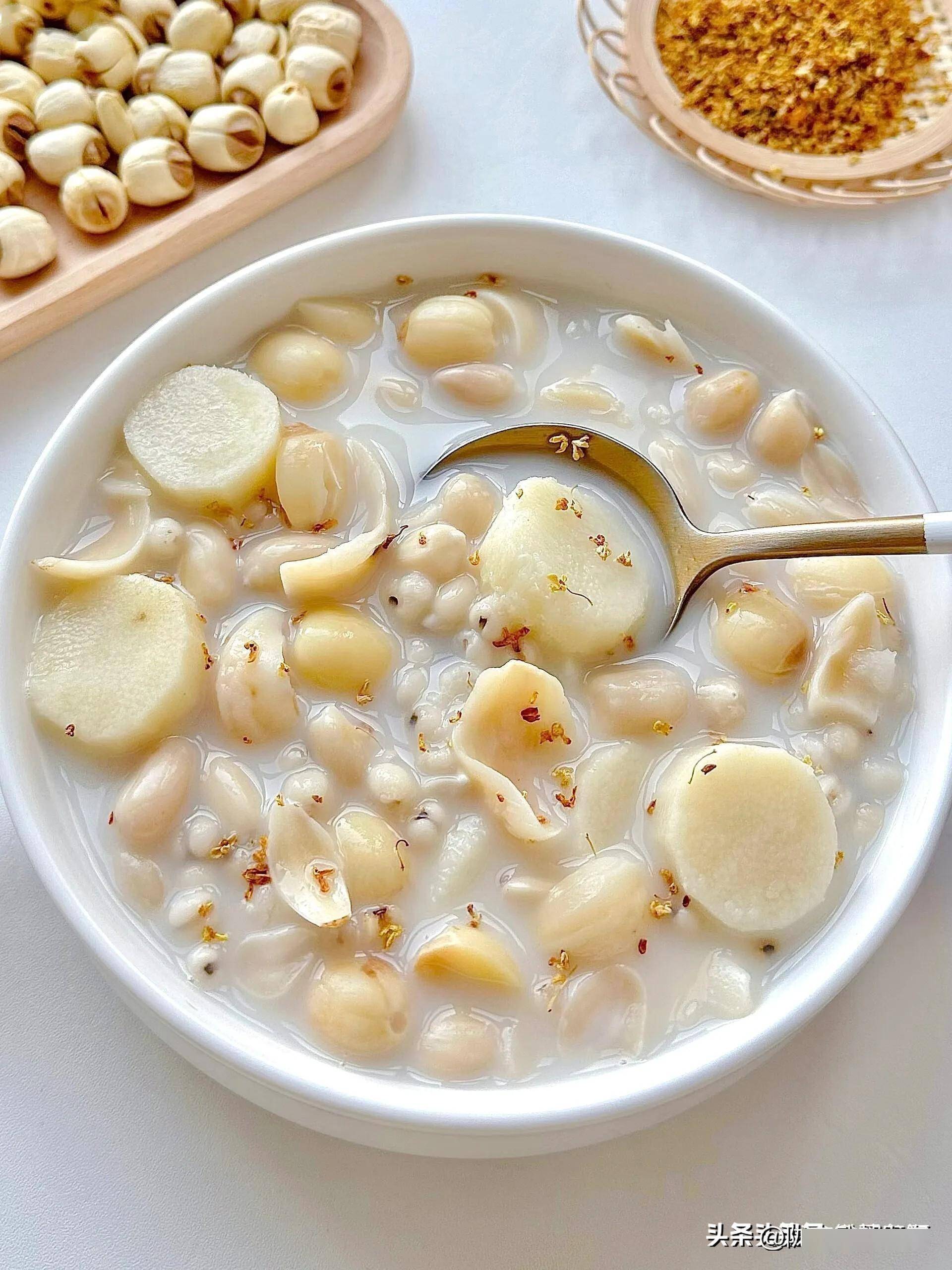 莲子百合银耳汤的做法与功效,莲子百合银耳汤的做法